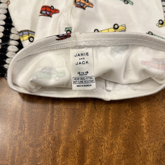 JANIE and JACK GOOD NIGHT SHORT PAJAMAS IN SURF CARS - Picture 9 of 14